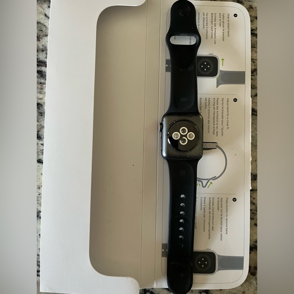 Apple Watch - Series 3 38mm - Picture 2 of 3